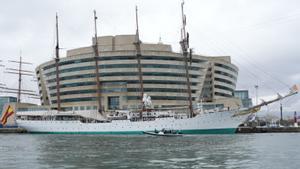 El Juan Sebastián Elcano atraca amb un ‘sold out’