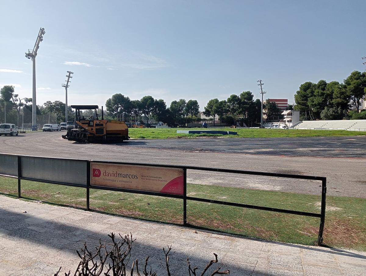 Una imagen de las obras de la pista de atletismo de Gandia