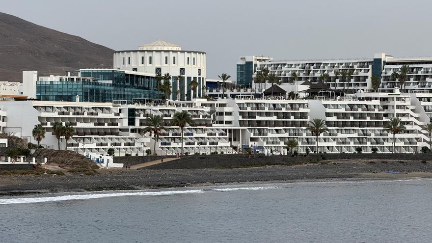 El proceso para legalizar el hotel Papagayo Arena se atasca en las administraciones