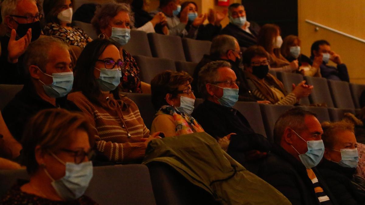 Público asistente ao evento, no Auditorio de Ribadumia