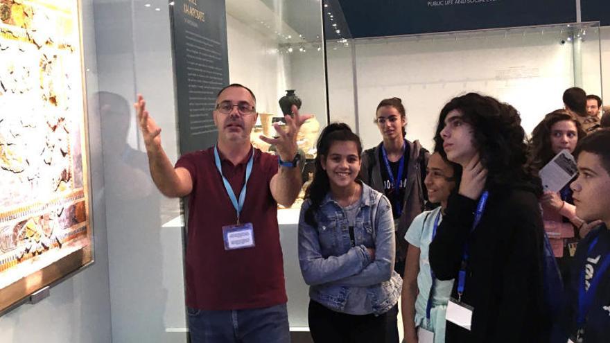 Visita dels alumnes al museu de Mikonos