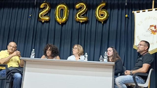 Por la izquierda Julio Armada, Isabel González, Irene Gómez (moderadora), Lisa Fenocchi y José Vicente durante la mesa organizada por La Mayuela. | G. C.