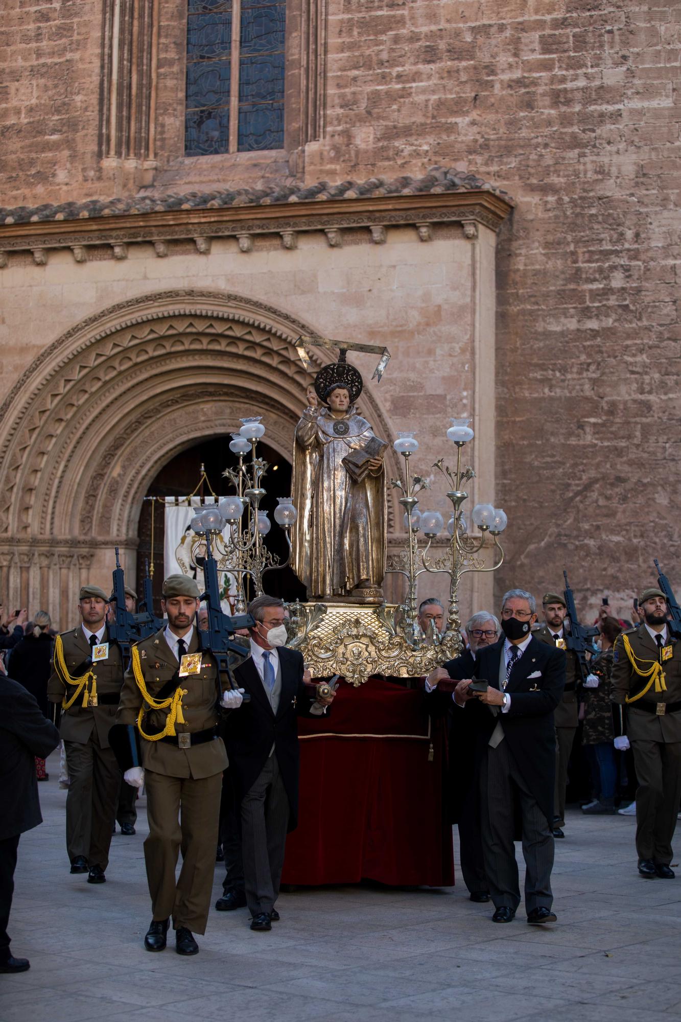 La procesión general de San Vicente recorre el centro de la ciudad