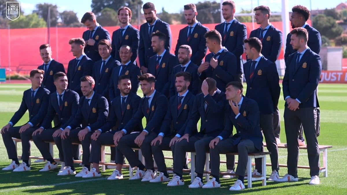 La selección se hizo la foto oficial con el traje de la Eurocopa