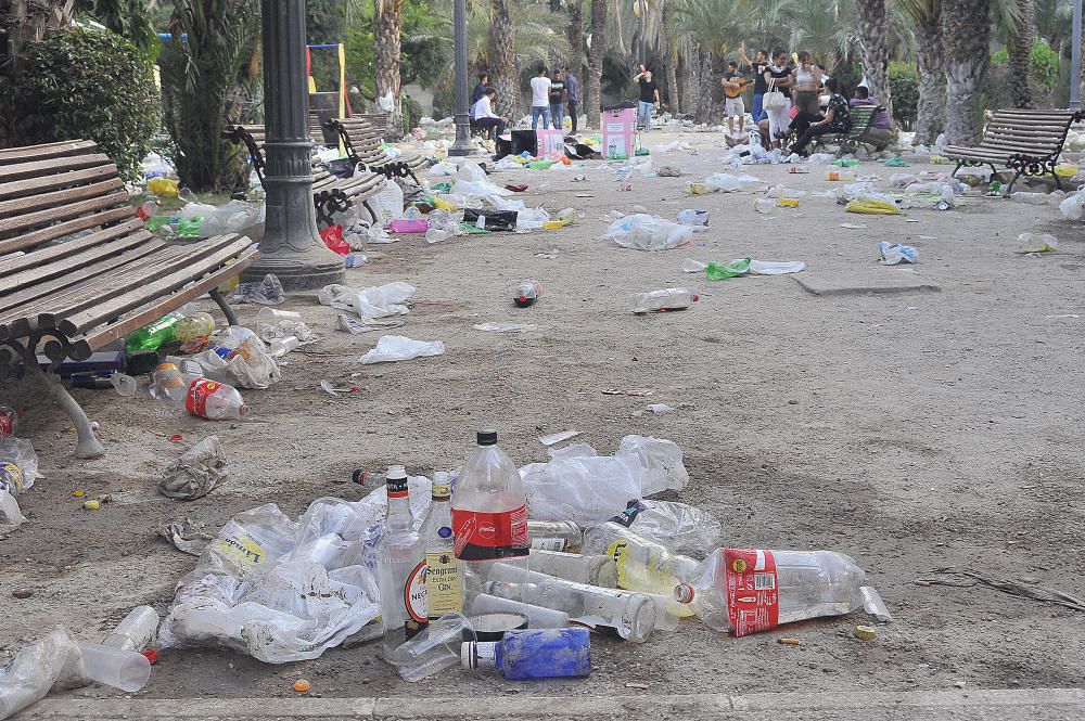 La ciudad inicia su lavado de cara después de las fiestas con el objetivo de recuperar la normalidad a la mayor brevedad posible