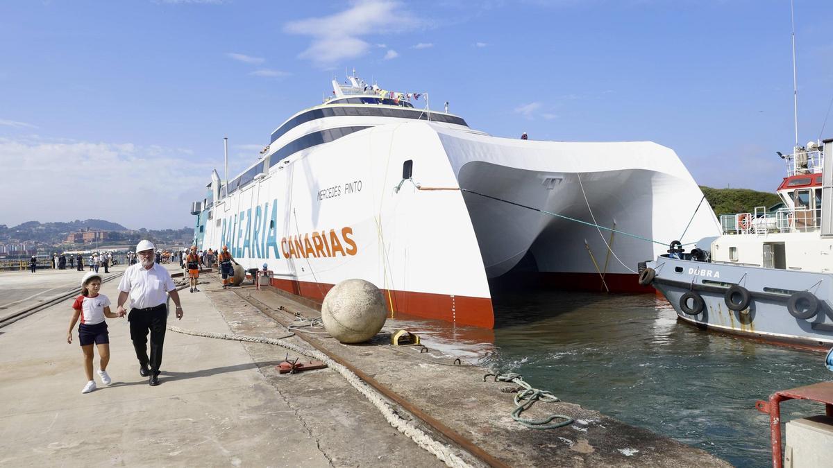 Expectación en Gijón por la botadura de un ferry rápido construido en Armón