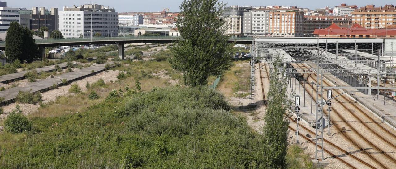 Zona de actuación ferroviaria en la estación de Moreda. | Ángel González