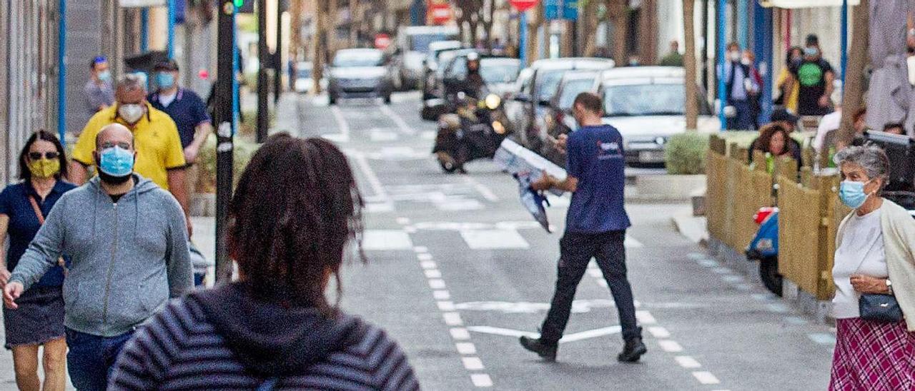 La calle Quintana de Alicante cuenta con decenas de comercios.