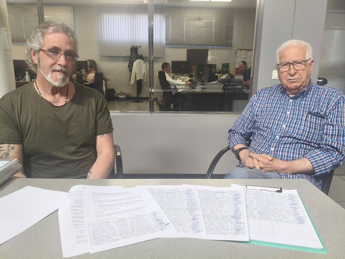 Pedro Alcalá y Miguel Sevilla, vecinos de Xirivella que denuncian la plataforma exclusiva del transporte