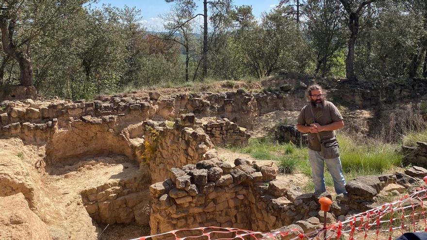 Una visita guiada al jaciment iber de Sorba dona a conèixer el seu llegat entre els veïns de la zona