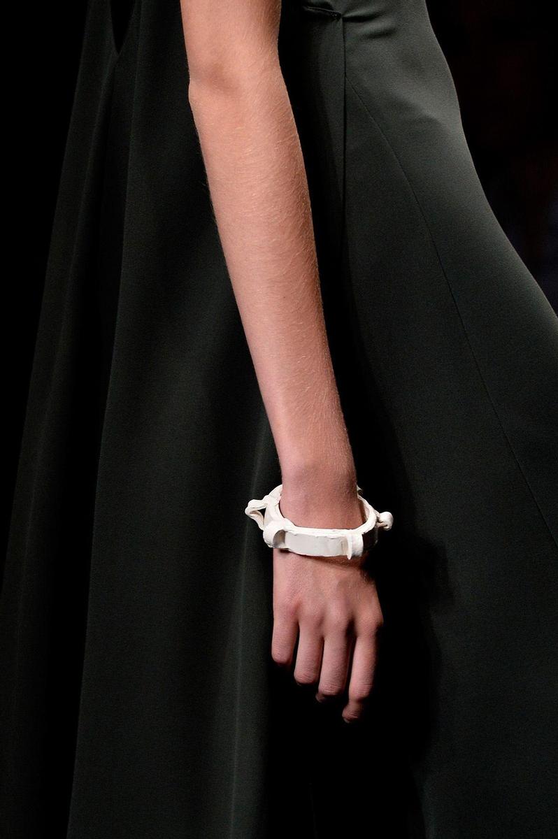 Accesorios Valentino Primavera/Verano 2016, pulsera blanca