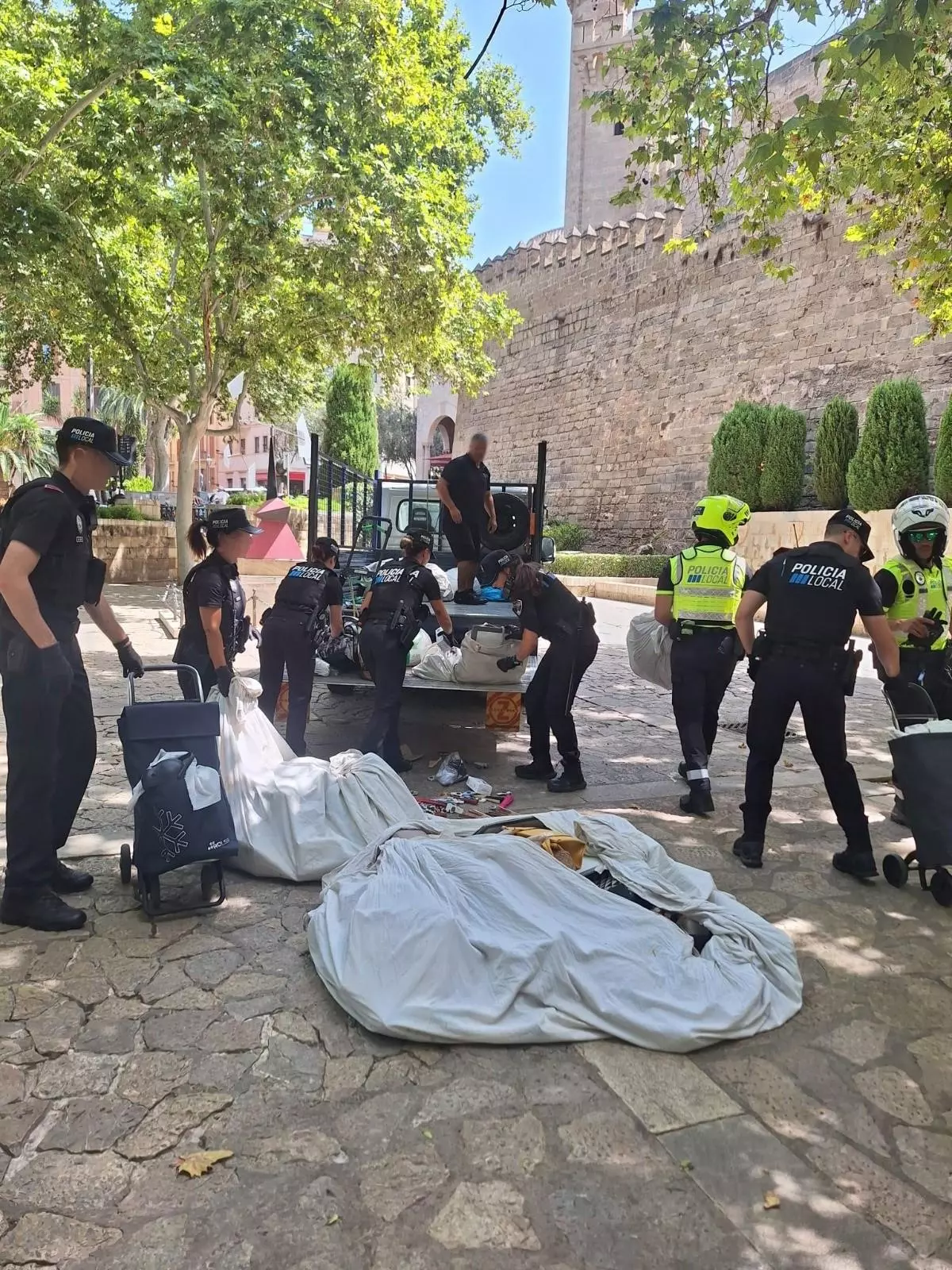 Multados 23 compradores por adquirir productos de venta ambulante ilegal en junio y julio en Palma