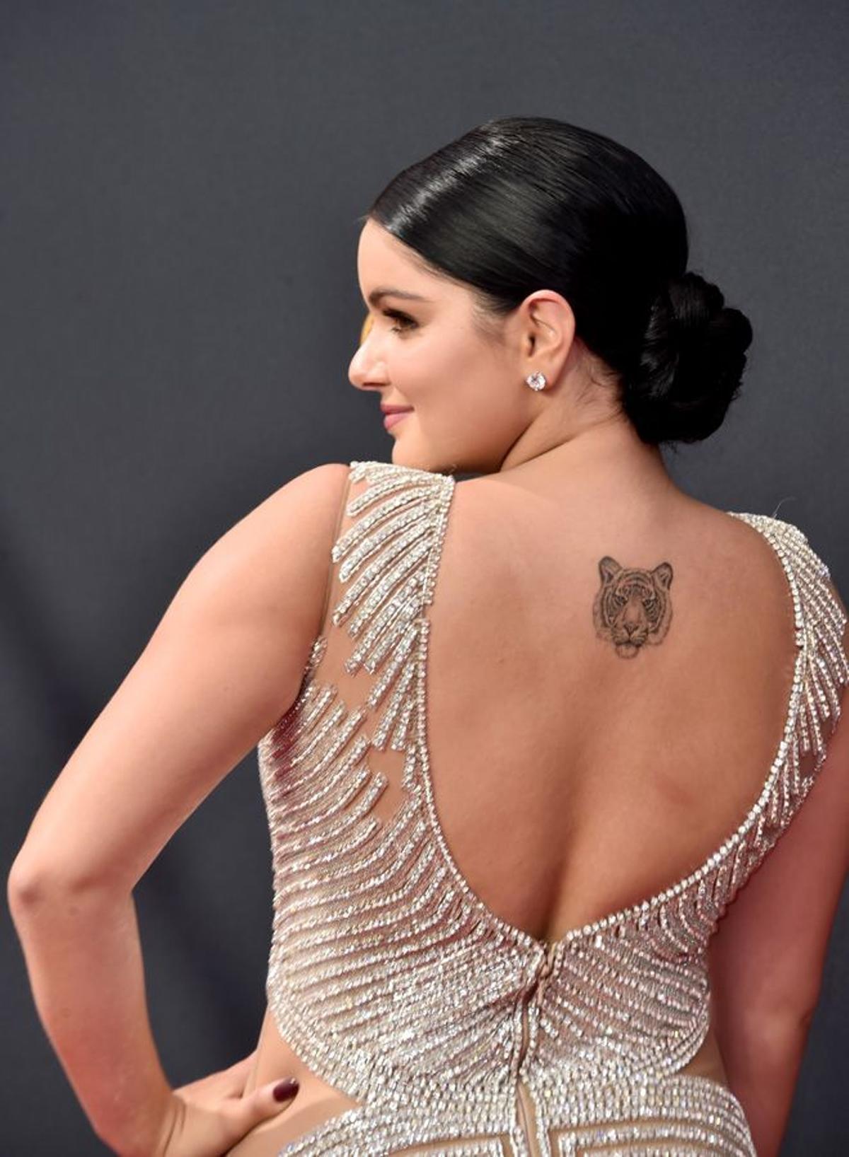 La espalda de Ariel Winter en los Emmys 2016