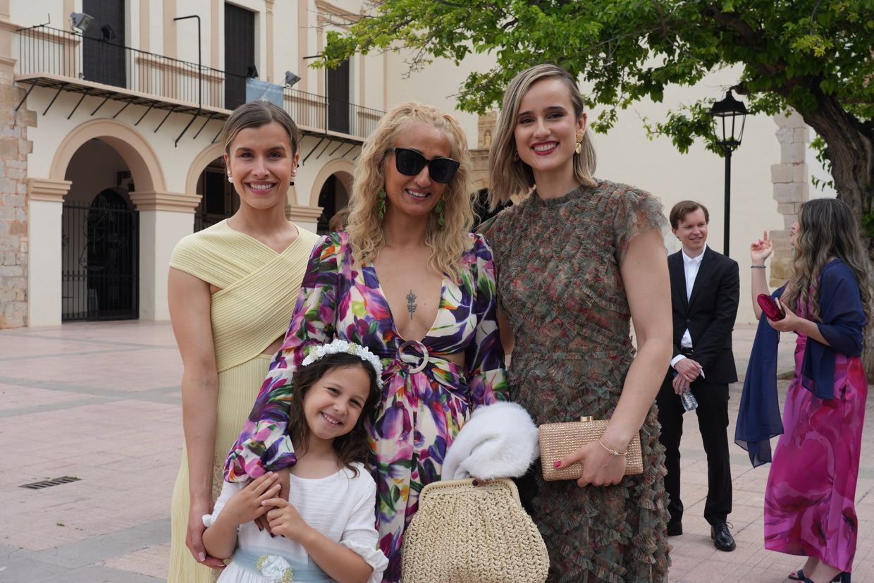 Todas las fotos de la boda de Claudia Porcar y Saúl Sales, hijo del portavoz Vicent Sales, en la Basílica del Lledó