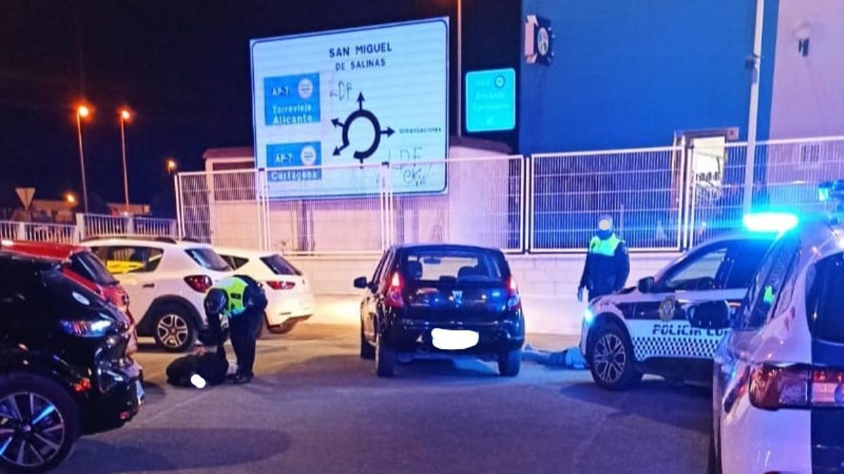 Imagen de la detención del conductor que intentó arrollar a un agente y capturado tras una persecución de 20 kilómetros
