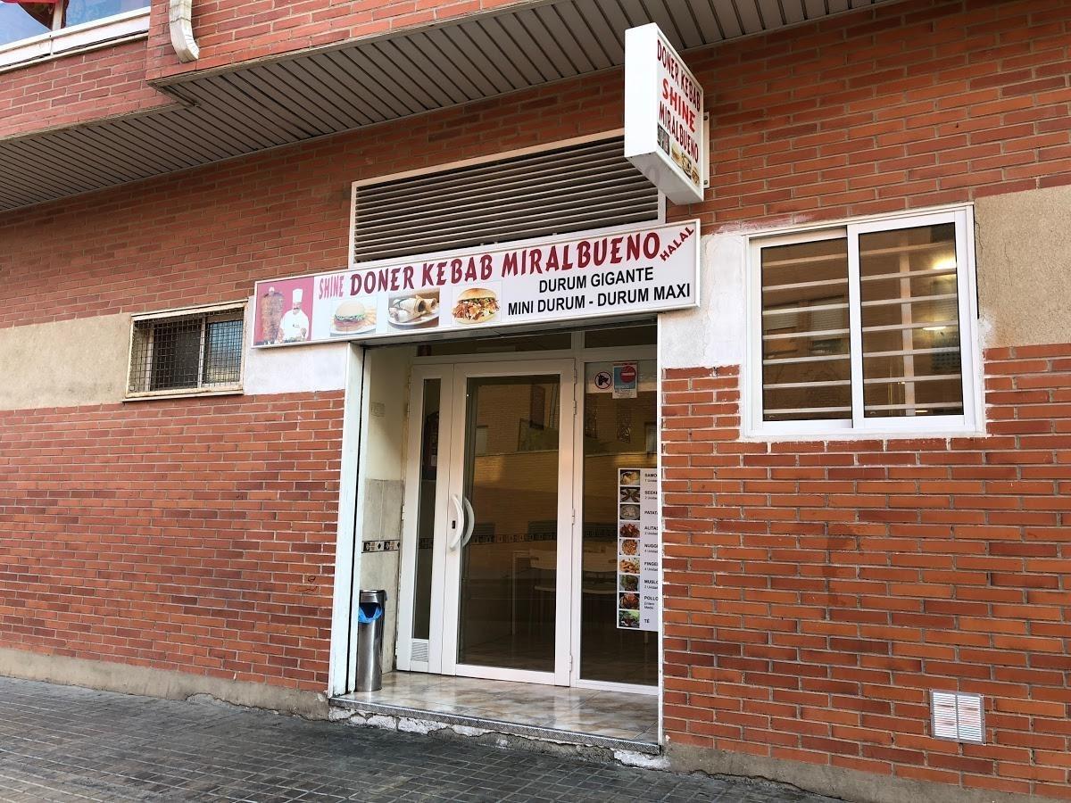 Fachada del Shine Doner Kebab de Miralbueno