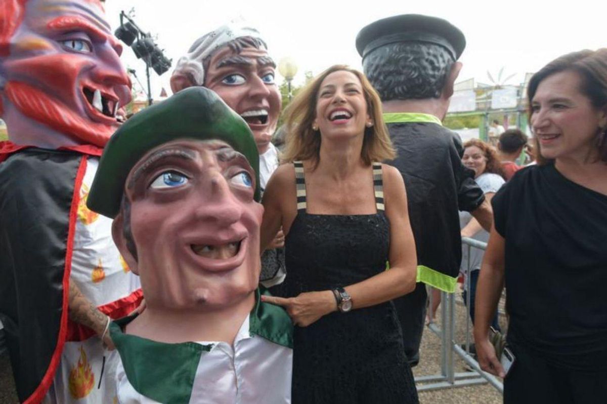 La alcaldesa durante las fiestas vecinales, este verano. | AYUNTAMIENTO DE ZARAGOZA