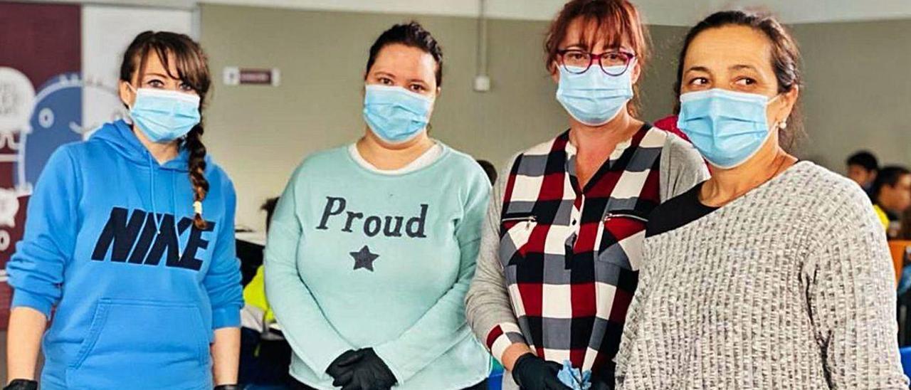 Victoria Vallejo, Andrea García, Melka Gutiérrez y Susana Rodríguez, en el comedor del colegio.