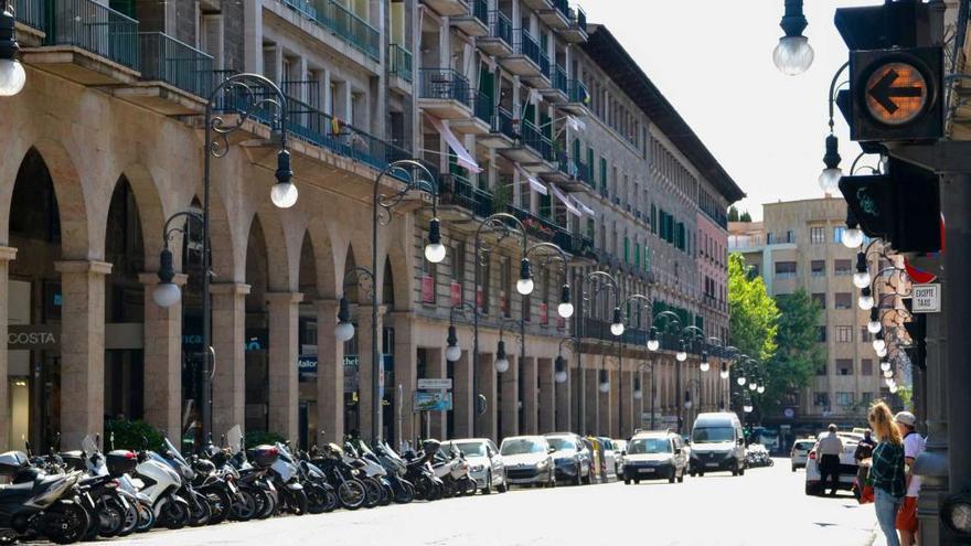 Una mujer, grave al ser arrollada por una moto en Jaume III