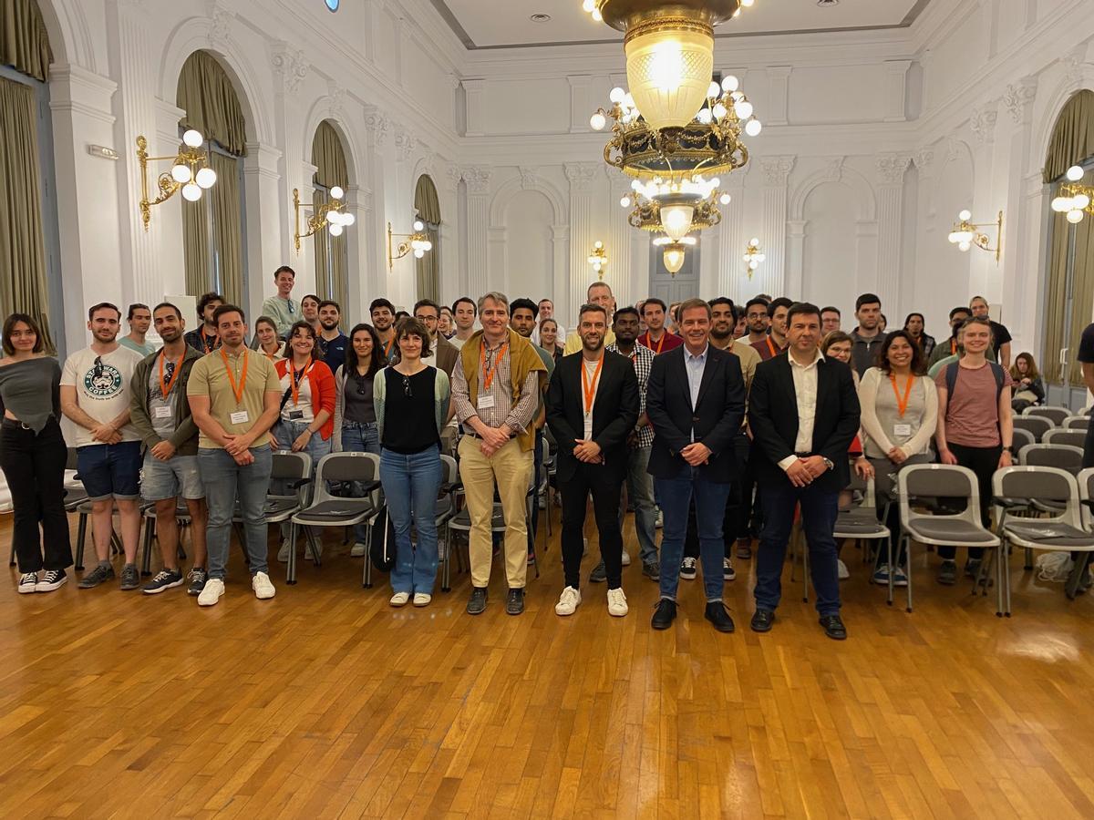 Los investigadores en la recepción con el alcalde de Xàtiva, en la Casa de la Cultura.