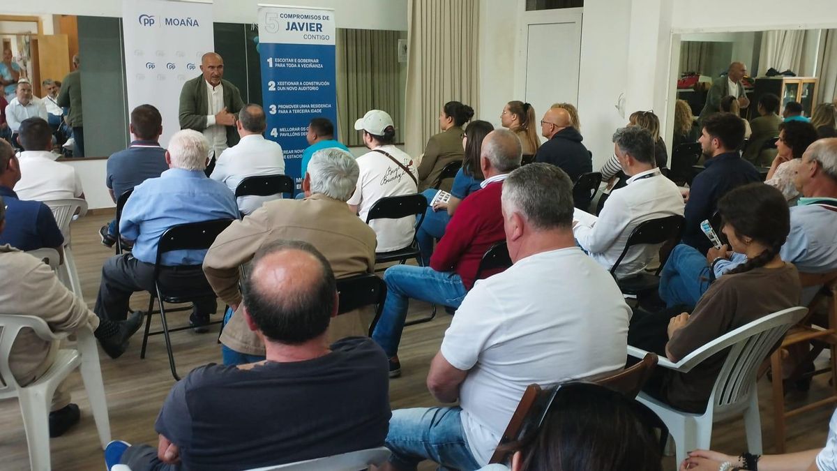 Javier Carro en el encuentro político de Tirán.