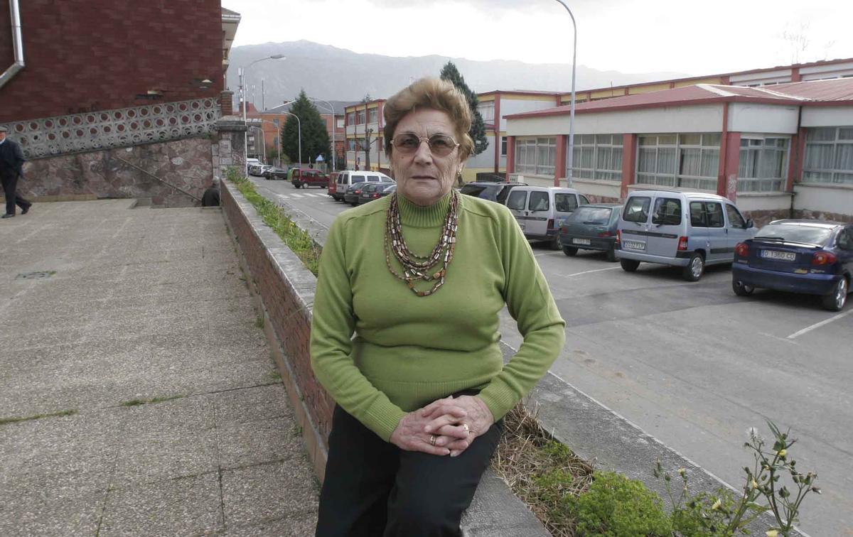 Elena Fernández Aparicio, comadrona de Llanes.