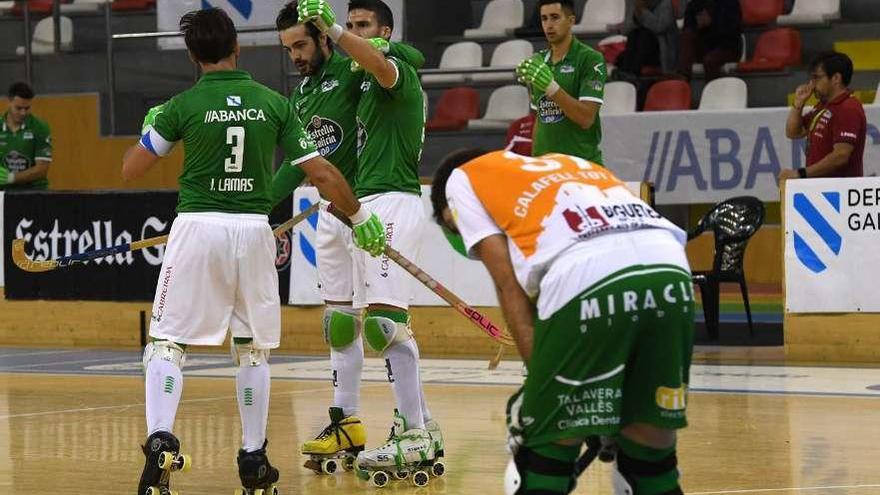 Los liceístas celebran un gol ante el Calafell en el partido de la primera vuelta en Riazor.