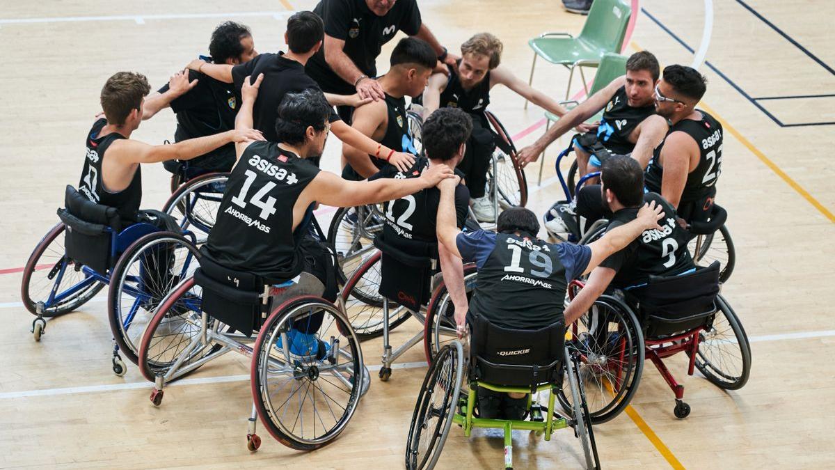 Un equipo de baloncesto adaptado.