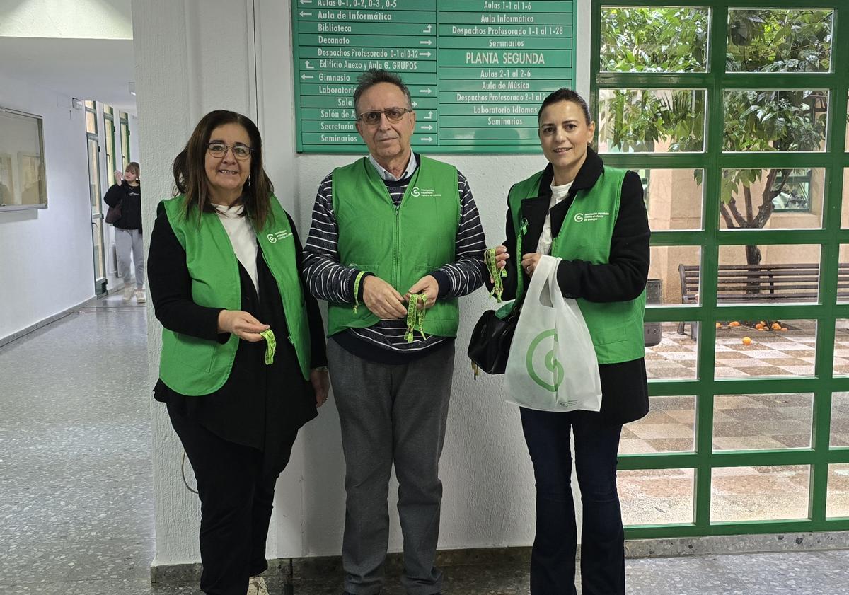 Voluntarios de Aecc este miércoles en la Facultad de Educación y Psicología.