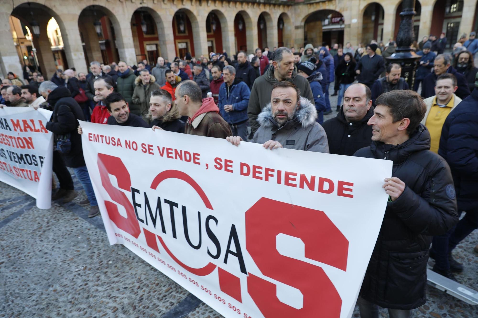 En imágenes: Protesta de los trabajadores de la empresa municipal de ...