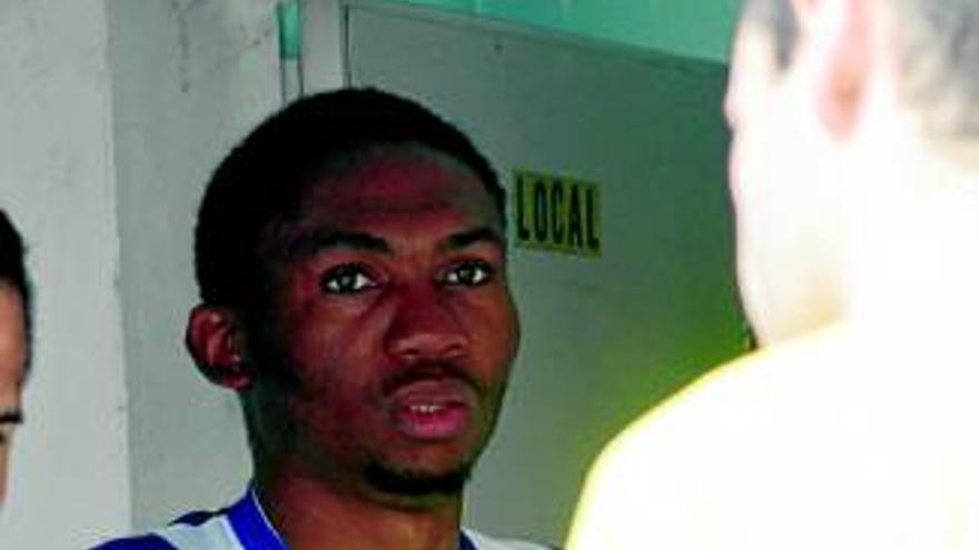 El Villanovense firma al central nigeriano Owona y al meta Alvaro
