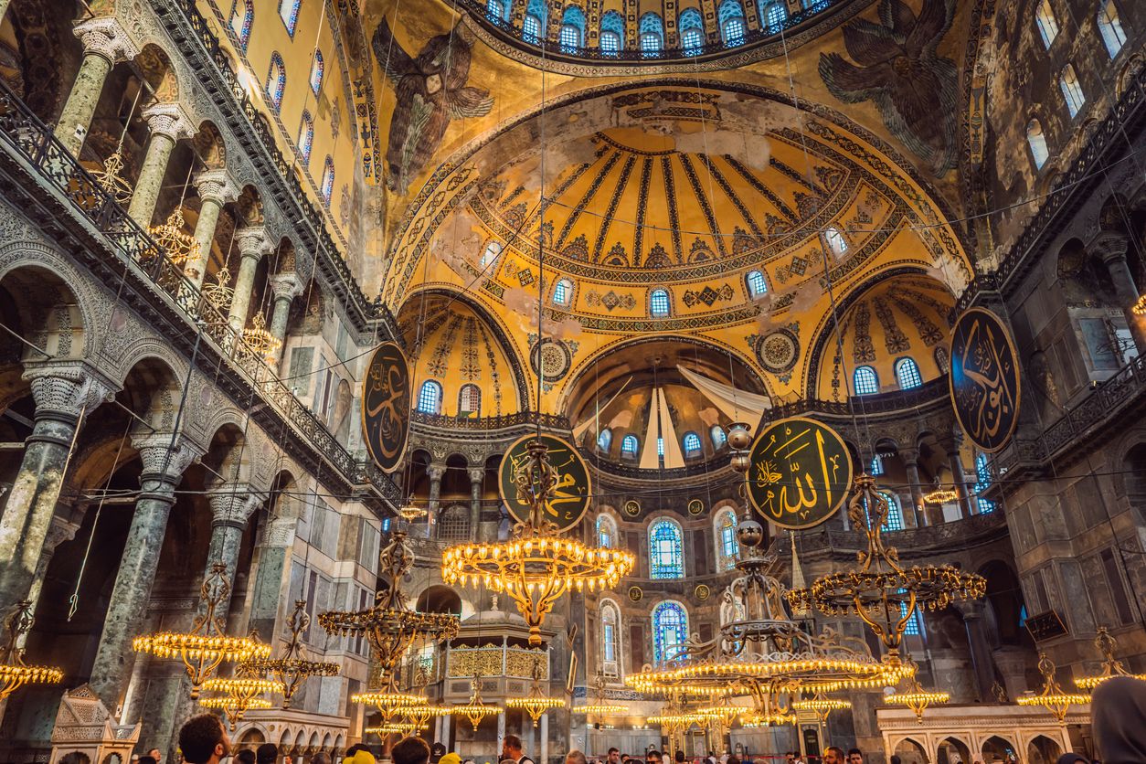 El interior de la Mezquita de Santa Sofía