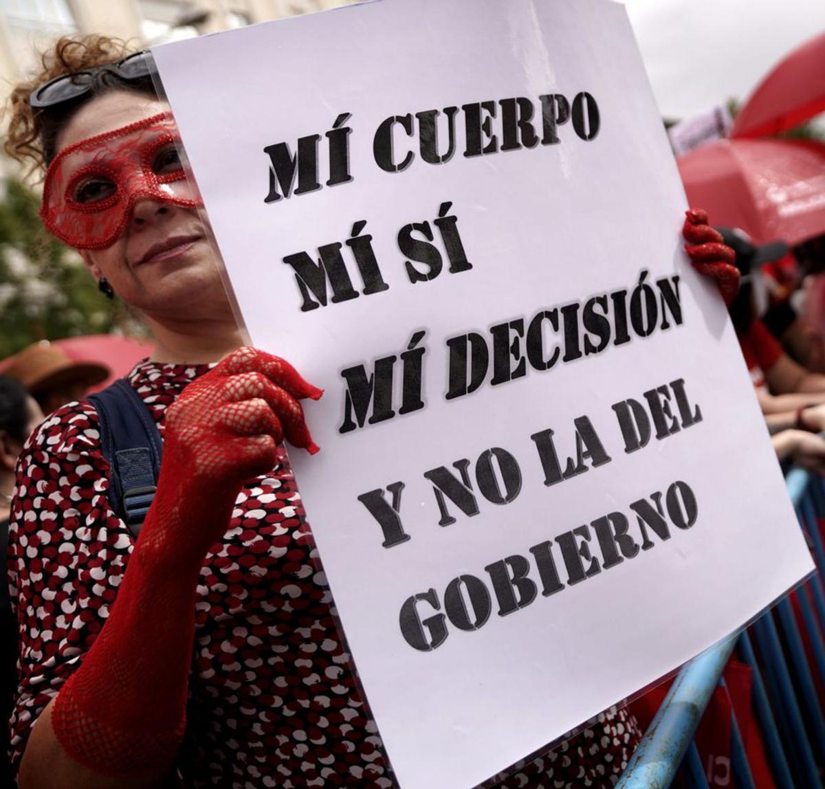 El Govern congela el veto a la prostitució per la falta de suports El Govern congela el veto a la prostitució per la falta de suports