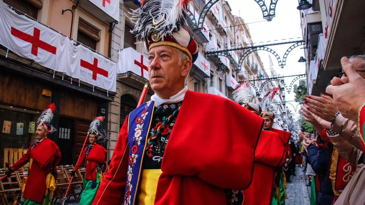 La Diana abre paso a los Moros y Cristianos de Alcoy