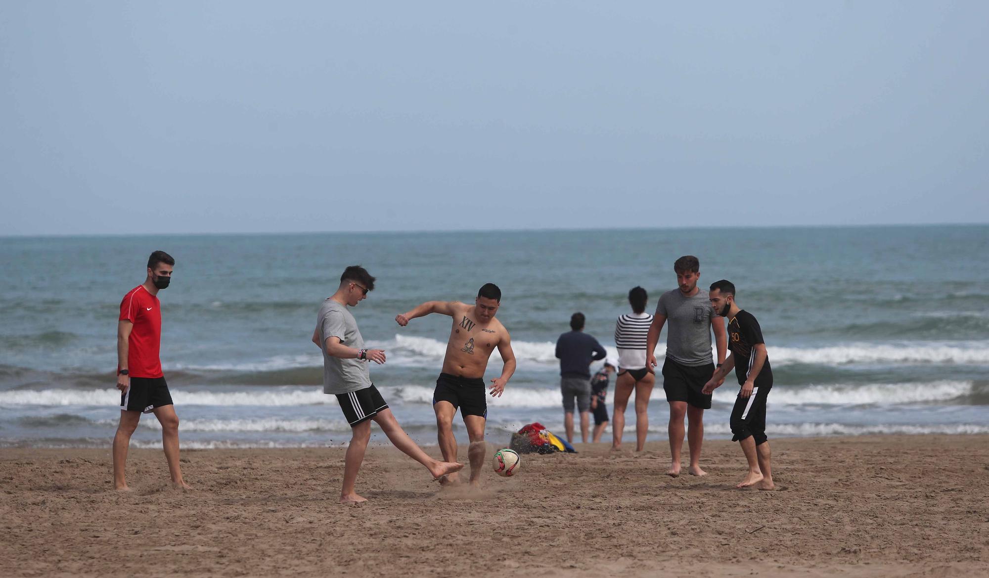 Playas, paseos y terrazas, llenos por el buen tiempo