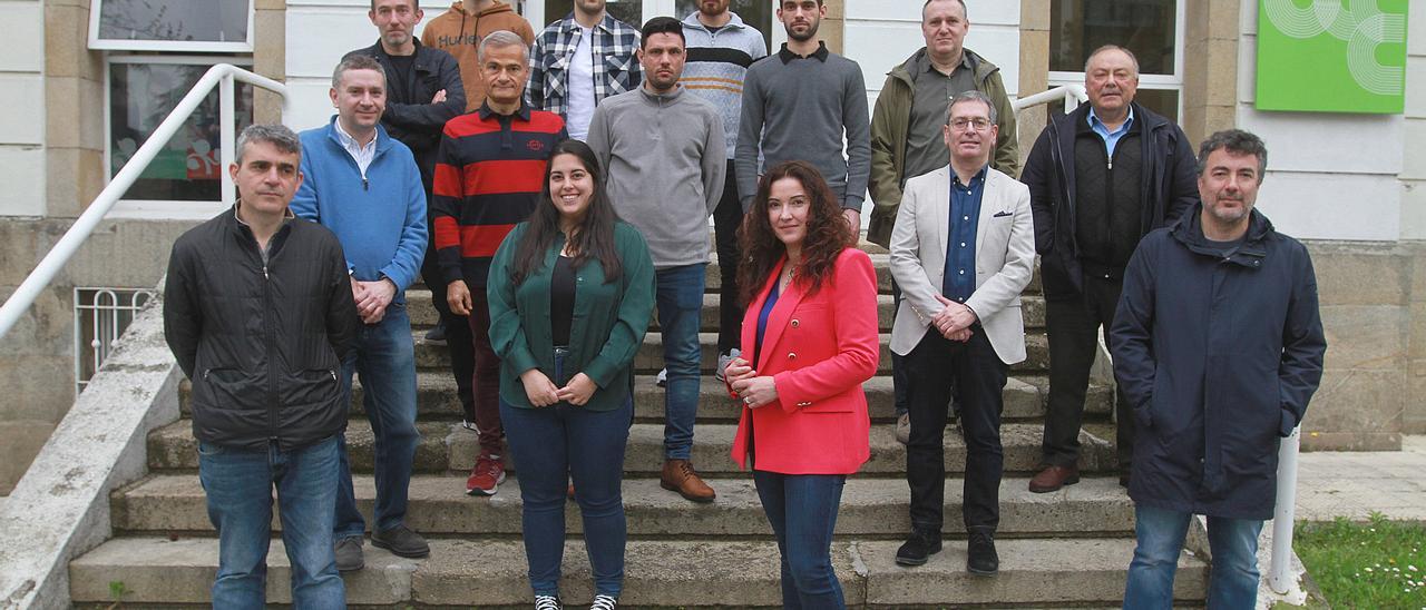Integrantes del Instituto de Físicas y Ciencias Aeroespaciales, en el campus de Ourense.