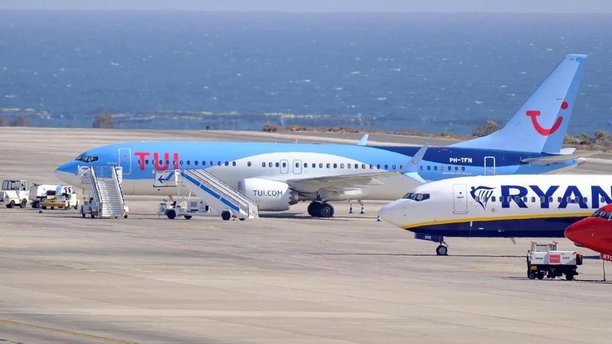 Moncloa desoye a Aena, solo sube las tasas un 0,33% y calma a las aerolíneas y a Canarias