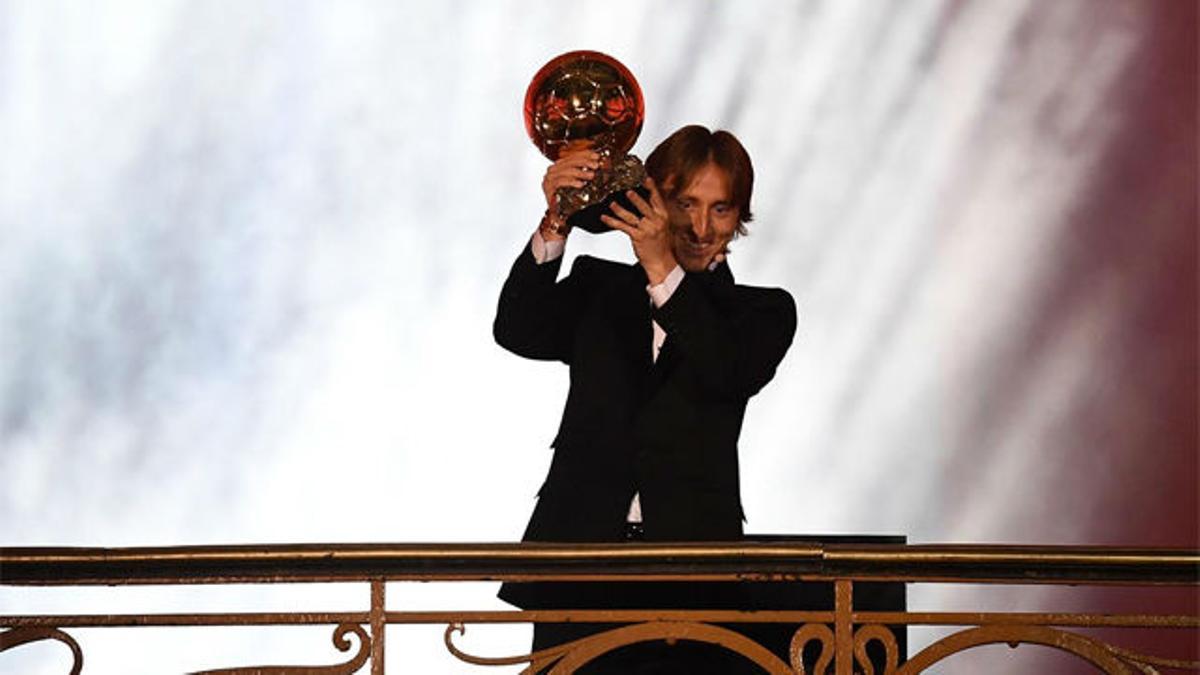 El Modric más feliz tras recibir el Balón de Oro