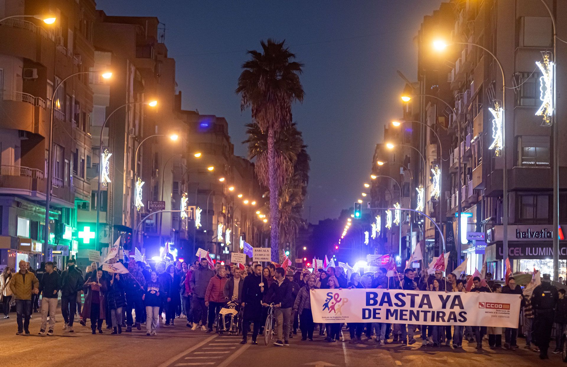 Los funcionarios del Ayuntamiento de Alicante protestan por el centro de la ciudad