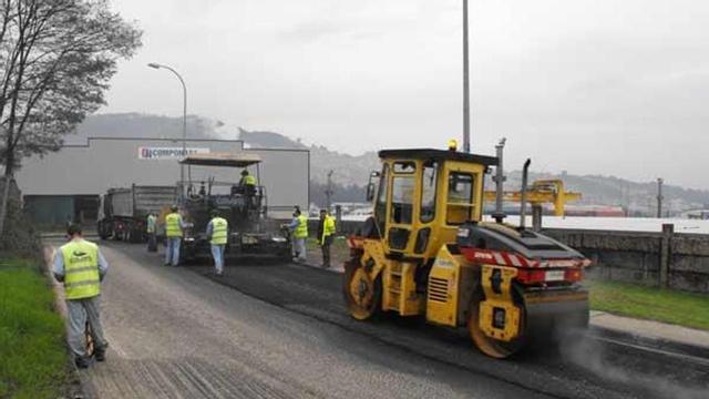 Obras en el vial, ayer.