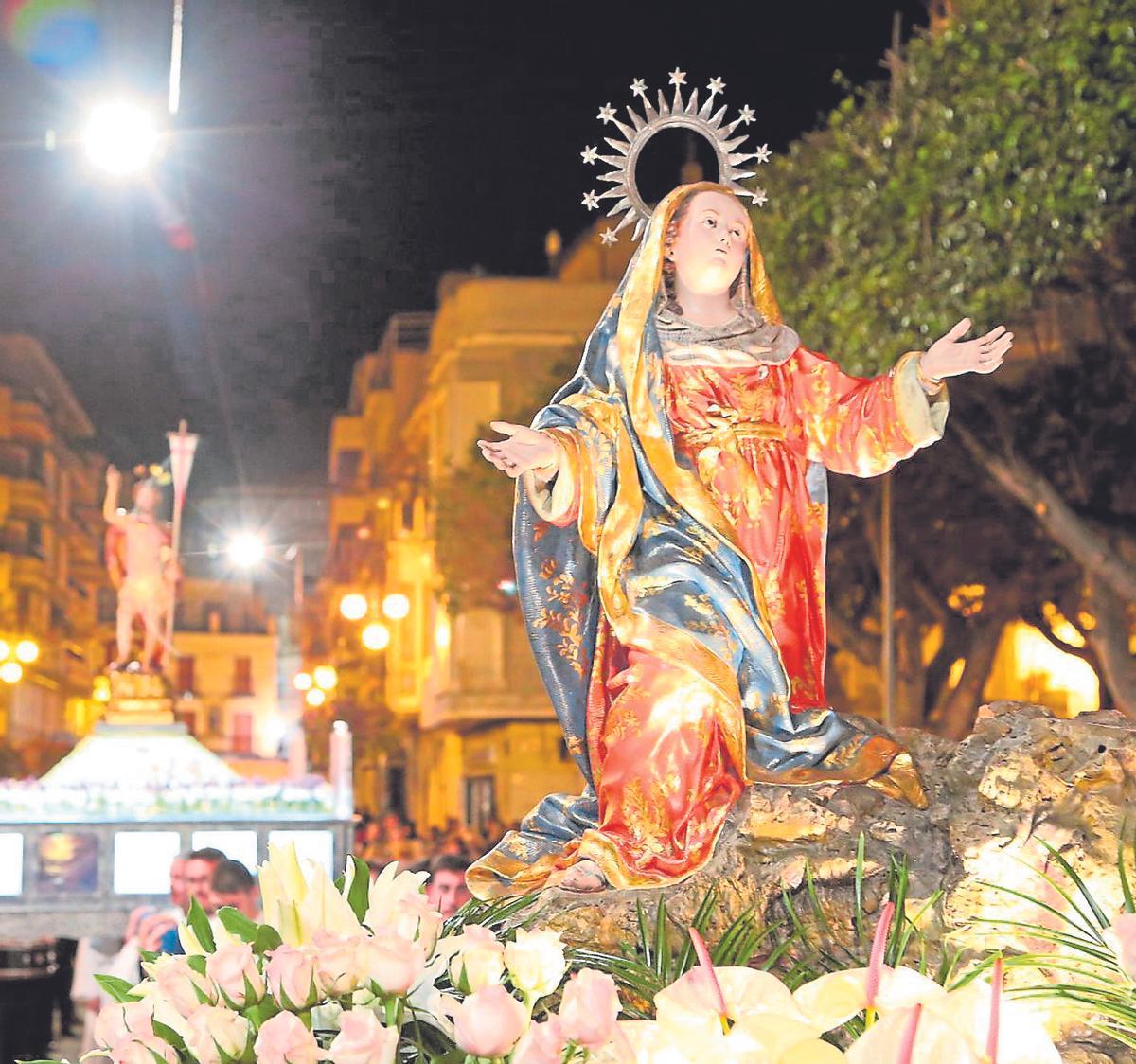 Procesión de la Hermandad de la Resurrección en Orihuela.