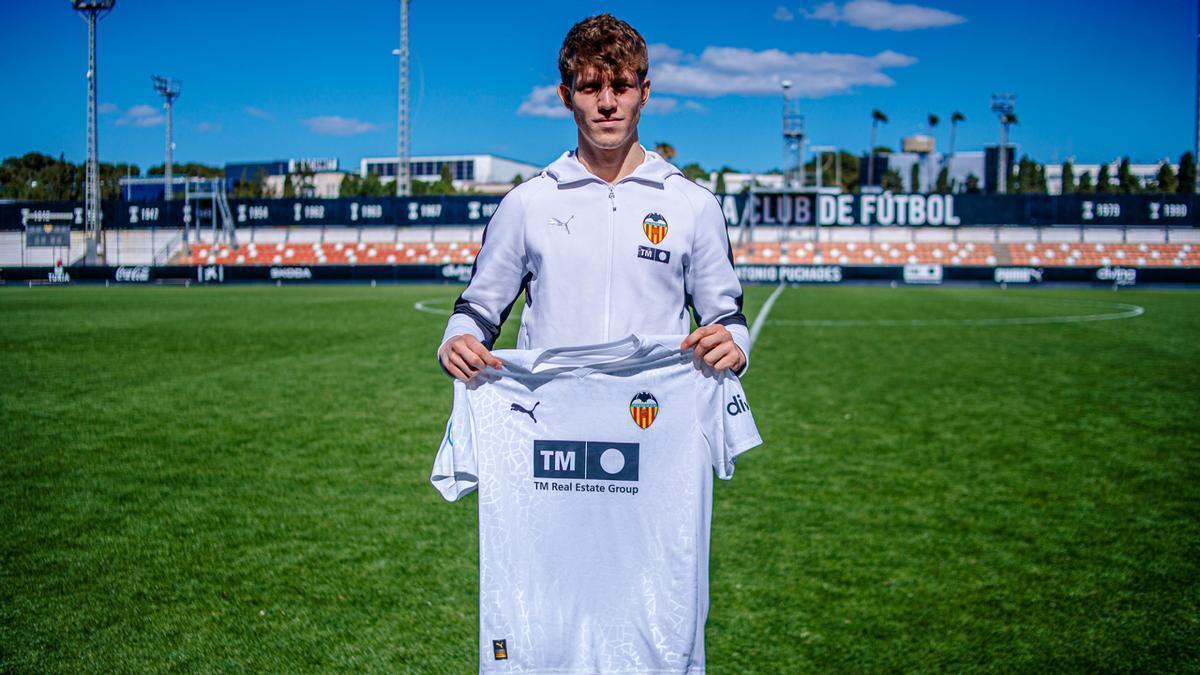 Joel Fontanet con la camiseta del Valencia CF