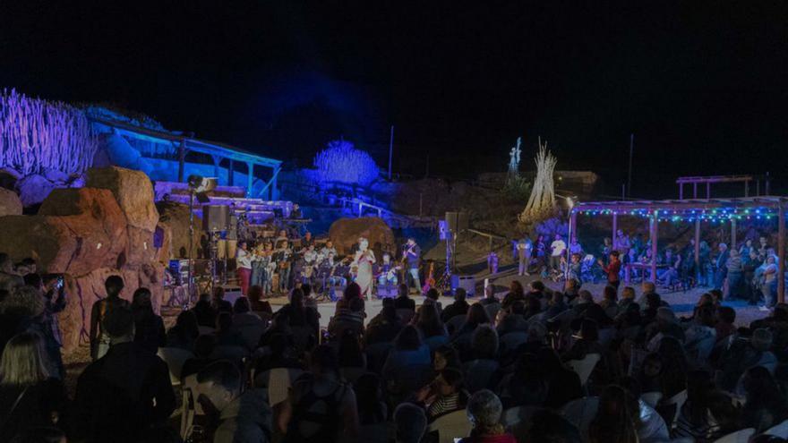 Lleno absoluto en La Cardonera durante el concierto.