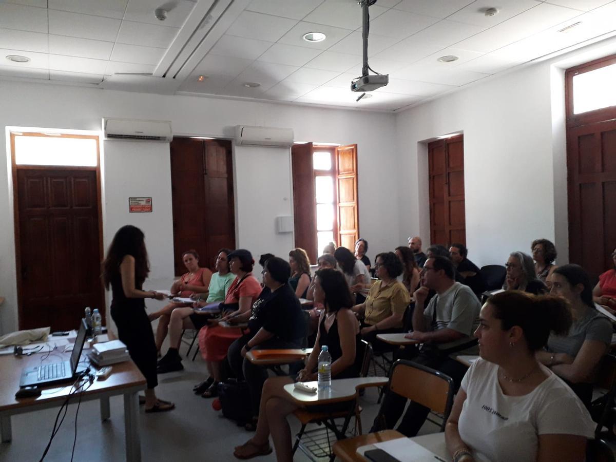 Un instante del curso «Abordaje de las violencias sexuales desde las aulas», impartido en Villena.