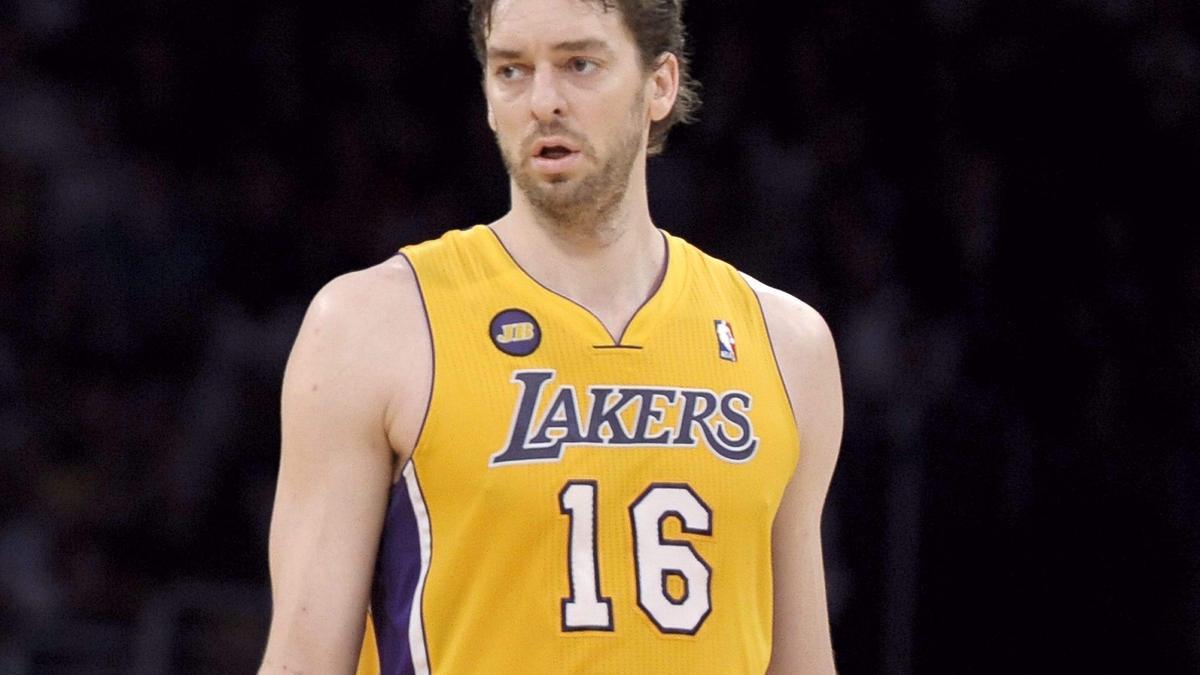 Los Lakers anuncian la retirada del número 16 de Pau Gasol.