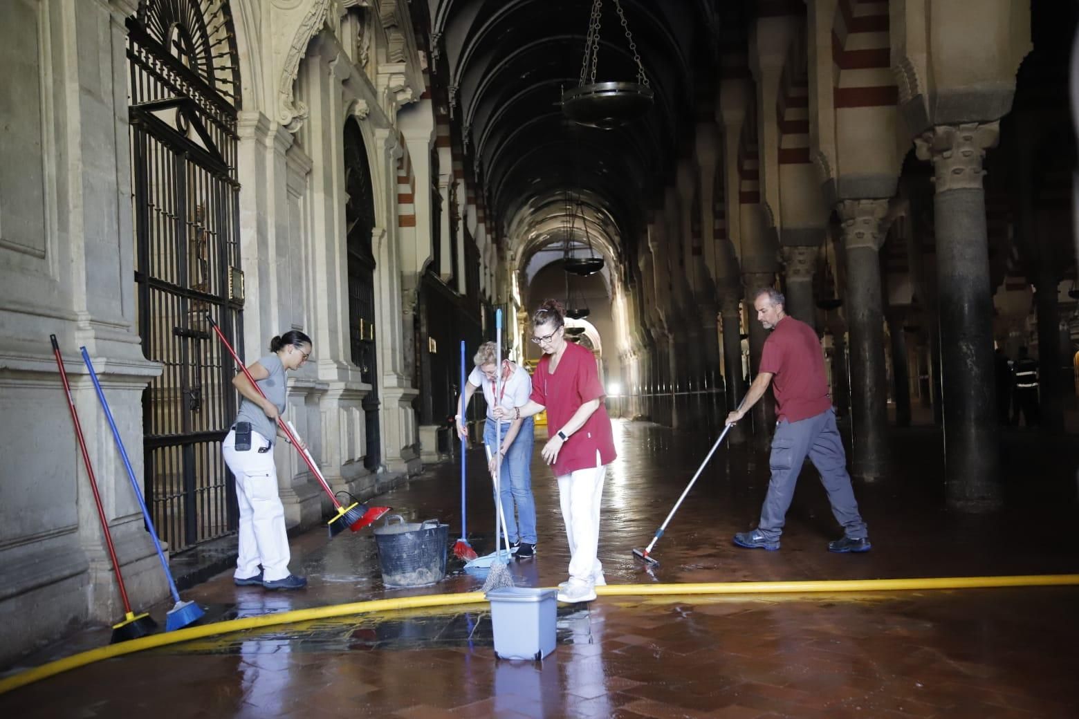 Tras el incendio: las imágenes de la zona afectada por el fuego en la Mezquita-Catedral