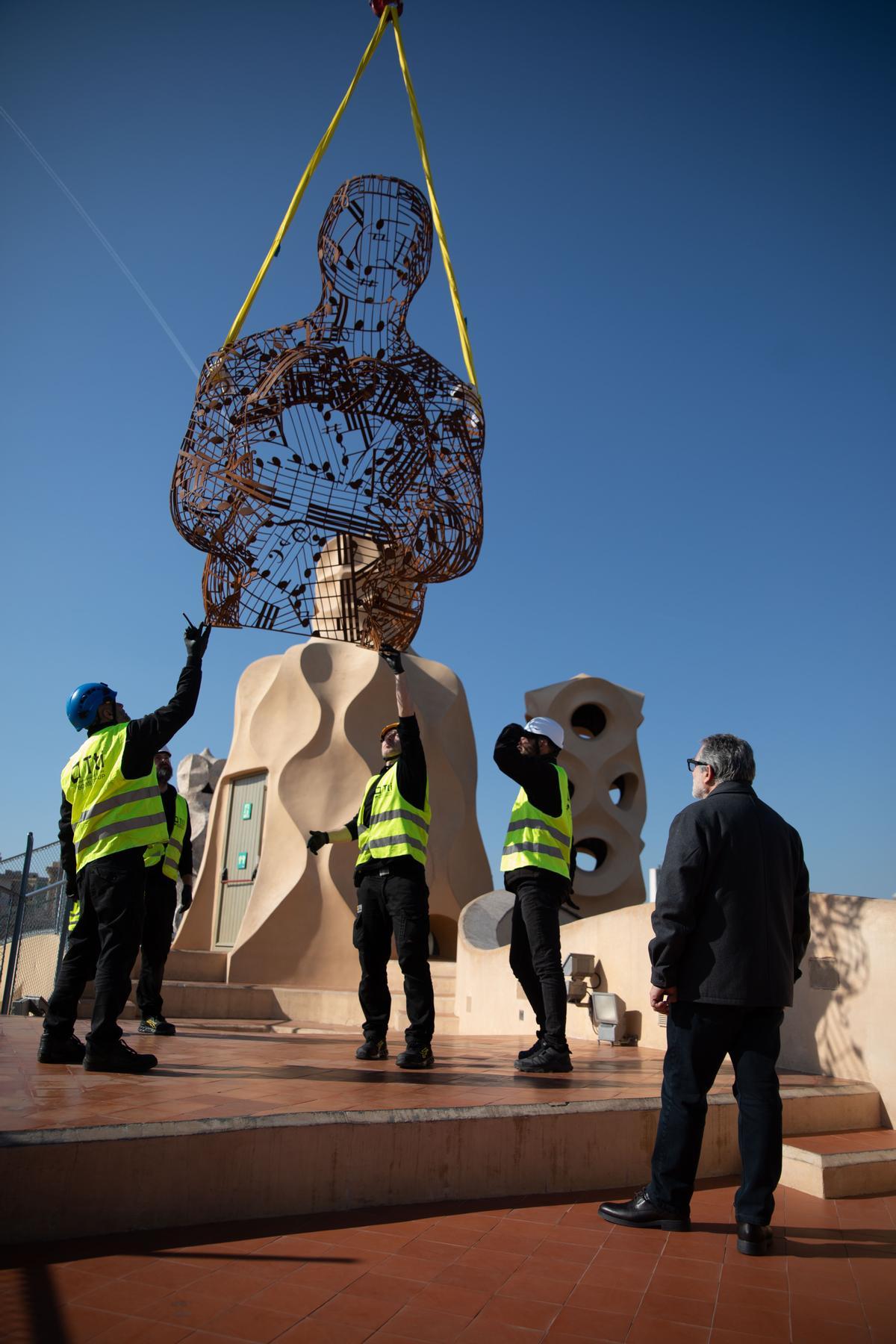 Una escultura de Jaume Plensa corona La Pedrera