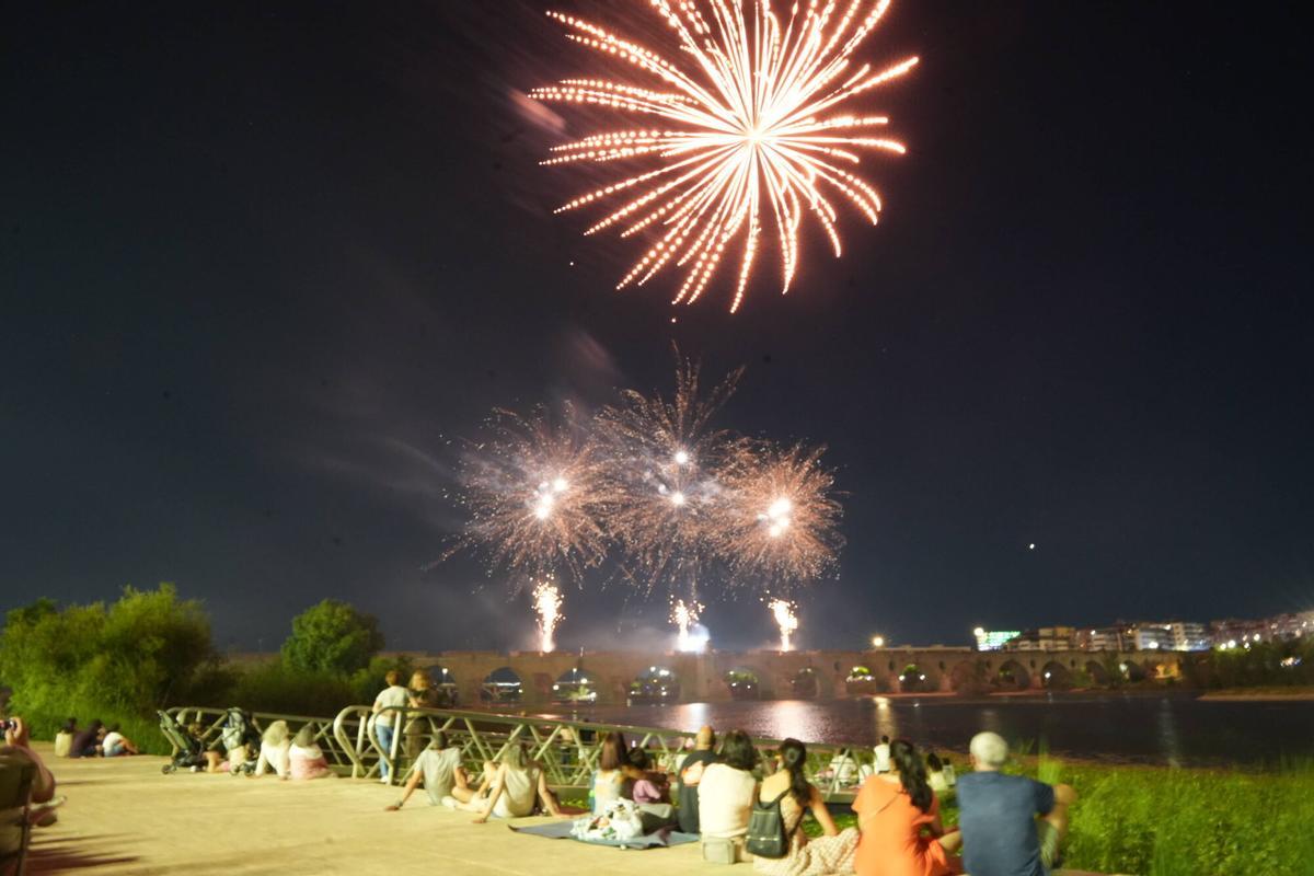 Las imágenes de los fuegos artificiales de Badajoz