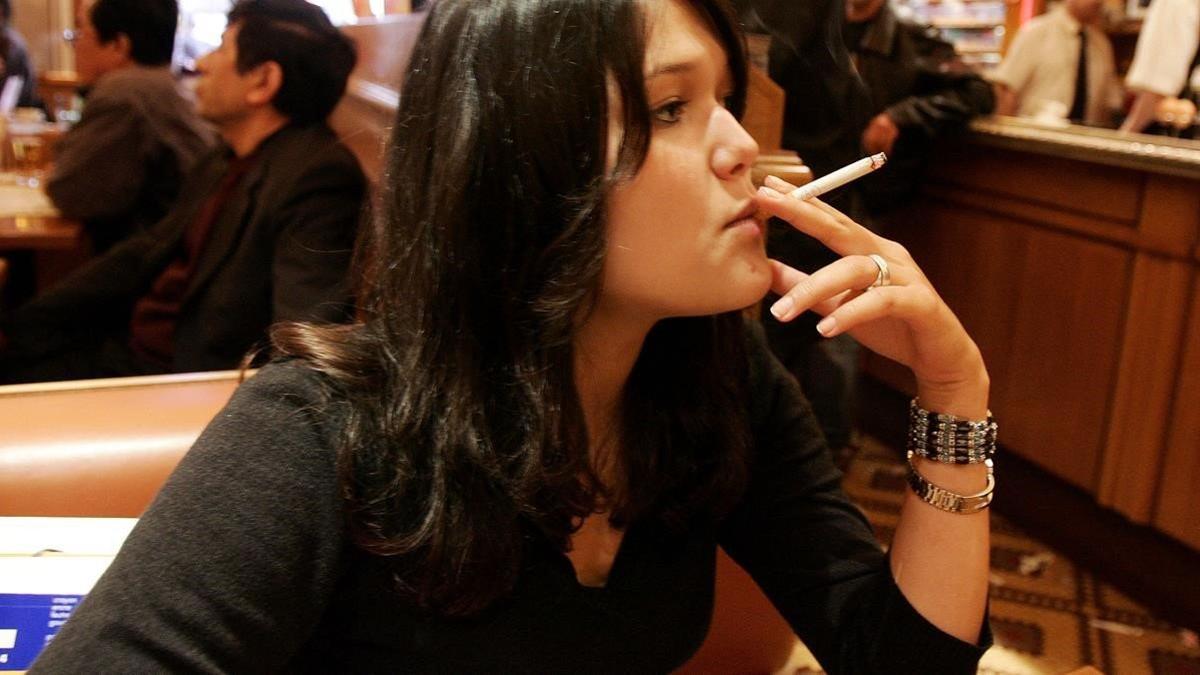 zentauroepp5241640 a student smokes a cigarette in a cafe in paris  tuesday oct200423124421