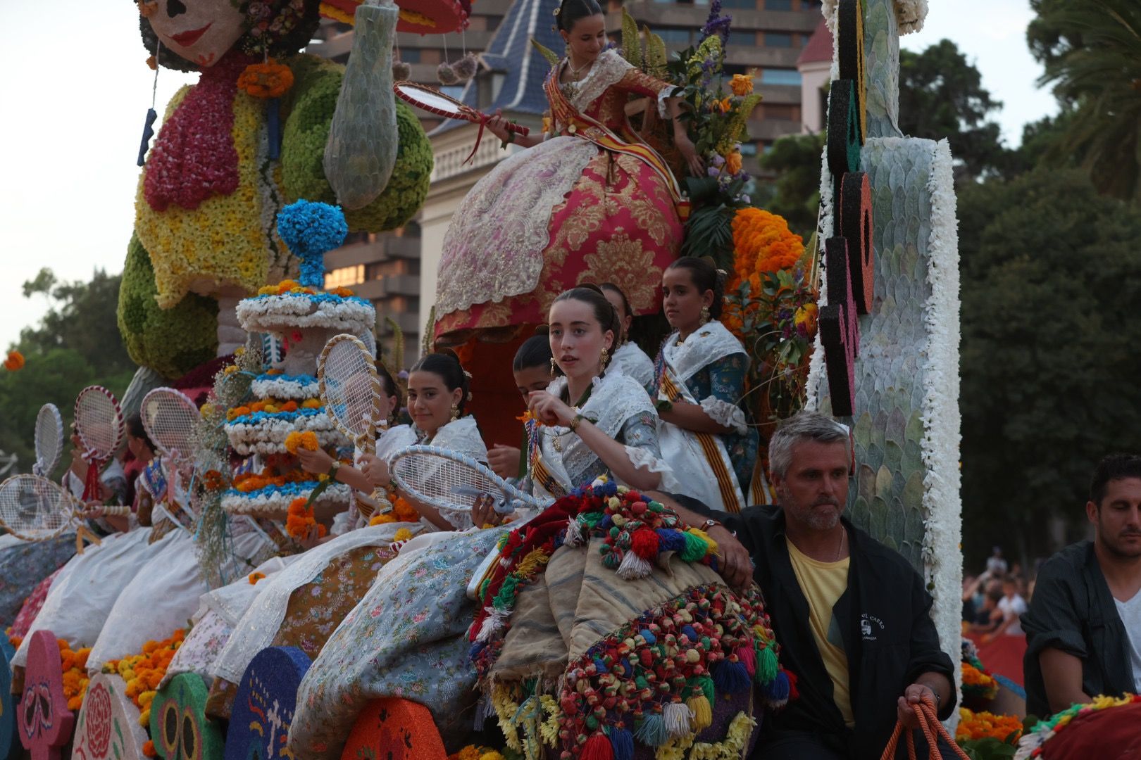 Fin de Feria para Carmen, Nerea y las cortes 2022 en la Batalla de Flores